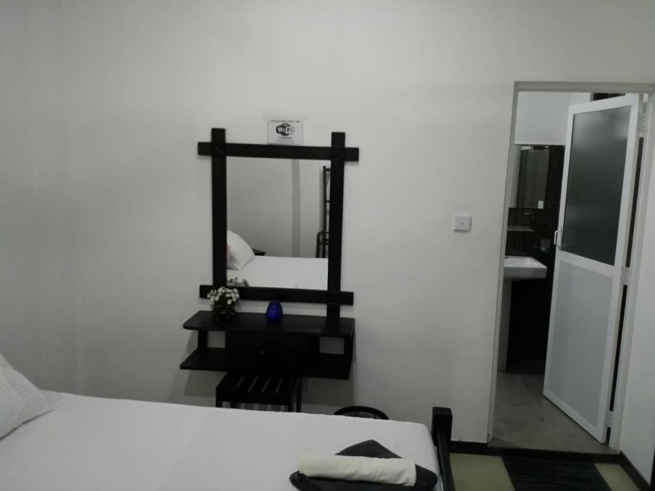 Hikkaduwa Family Inn Екстер'єр фото