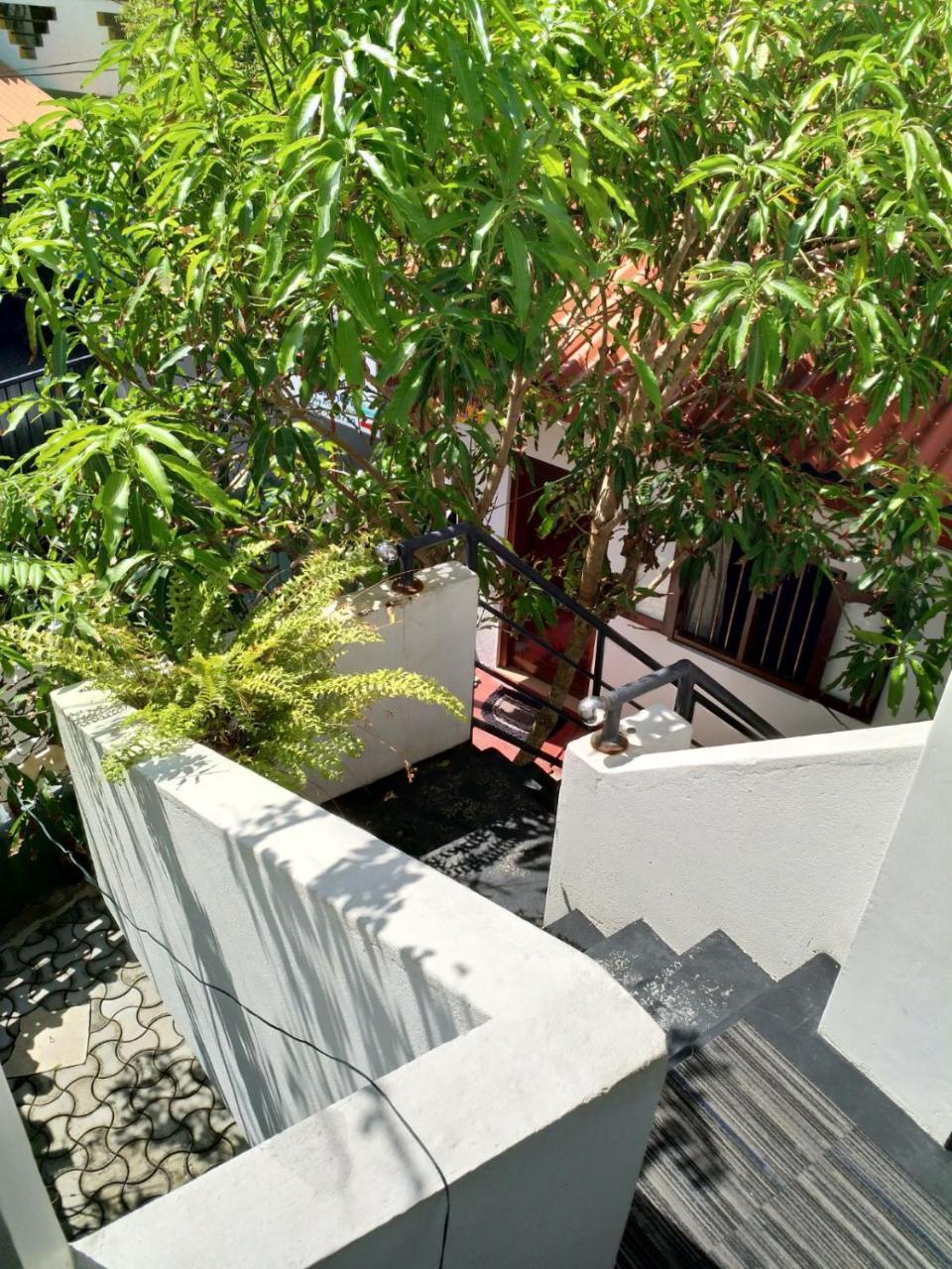 Hikkaduwa Family Inn Екстер'єр фото